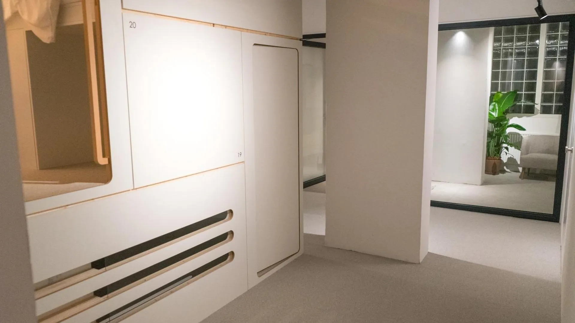 Soom Salzburg I Kapselhotel 0*,  אוסטריה